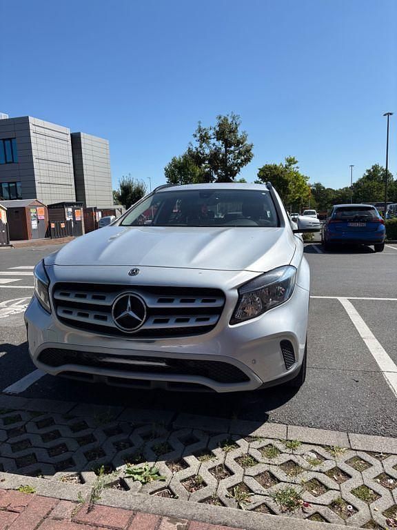 Silber Gebraucht 2019 Mercedes GLA180 SUV | 17.400 € (Fairer Preis) - Bild 1/4