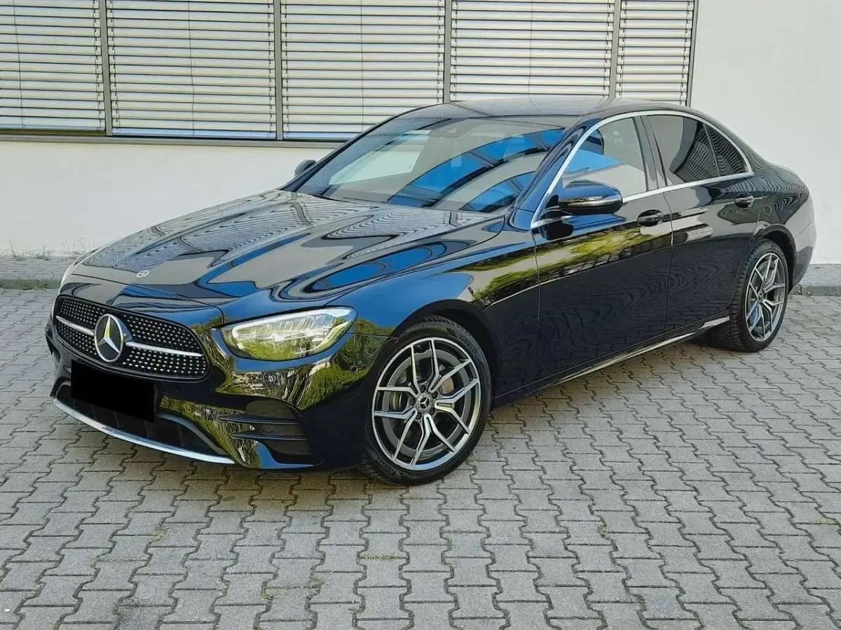 Gebraucht Mercedes E220 194 PS (142 kW) 2019 Schwarz Limousine