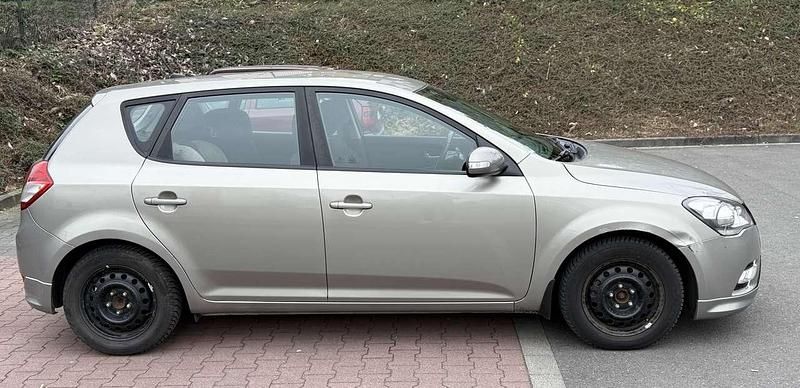 Gebraucht Kia Ceed Spirit 128 PS (94 kW) 2012 Kleinwagen