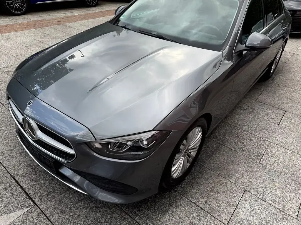 Gebraucht Mercedes C200 Avantgarde 163 PS (119 kW) 2024 Grau Limousine