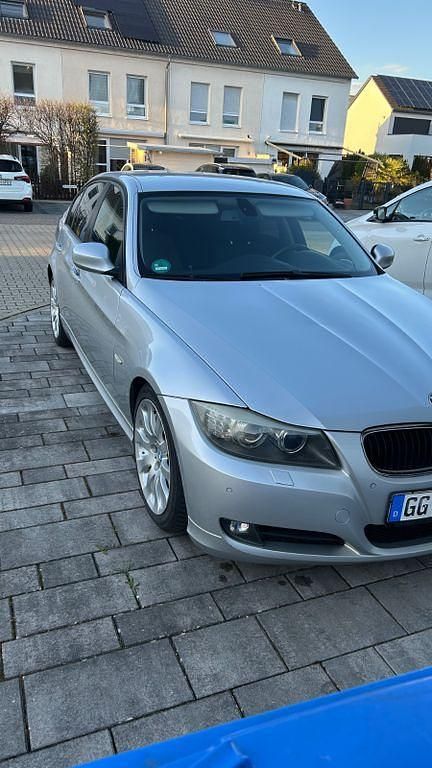 Gebraucht BMW 320 Sport Line 177 PS (130 kW) 2009 Silber Limousine