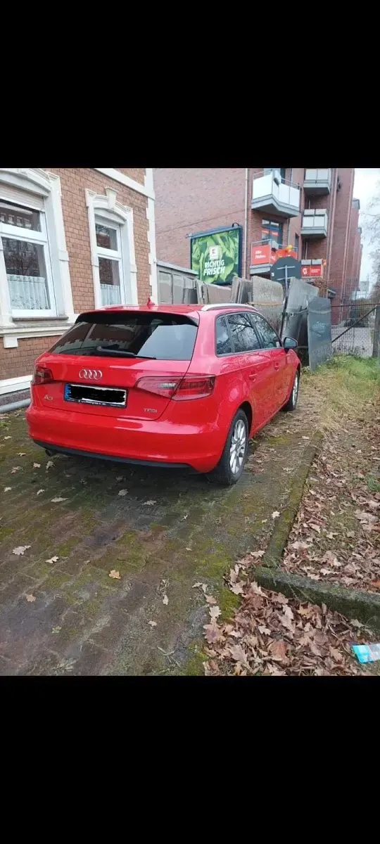 Gebraucht Audi A3 110 PS (80 kW) 2015 Rot Limousine