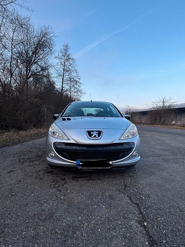 Gebraucht Peugeot 206+ 75 PS (55 kW) 2009 Silber Kleinwagen