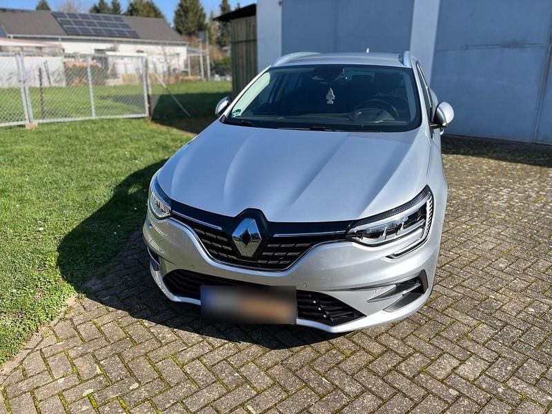 Gebraucht Renault Mégane GrandTour Intens 140 PS (102 kW) 2022 Silber Kombi