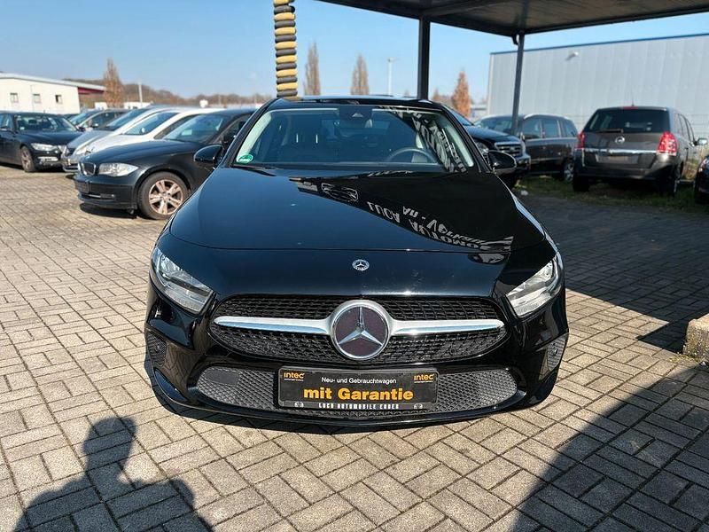 Gebraucht Mercedes A200 150 PS (110 kW) 2021 Schwarz Limousine