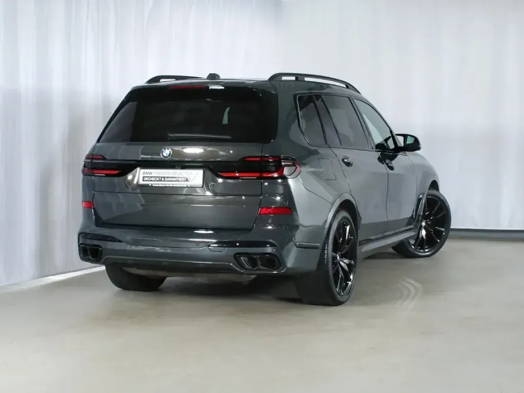 Gebraucht BMW X7 M Sport 530 PS (389 kW) 2024 Grau SUV
