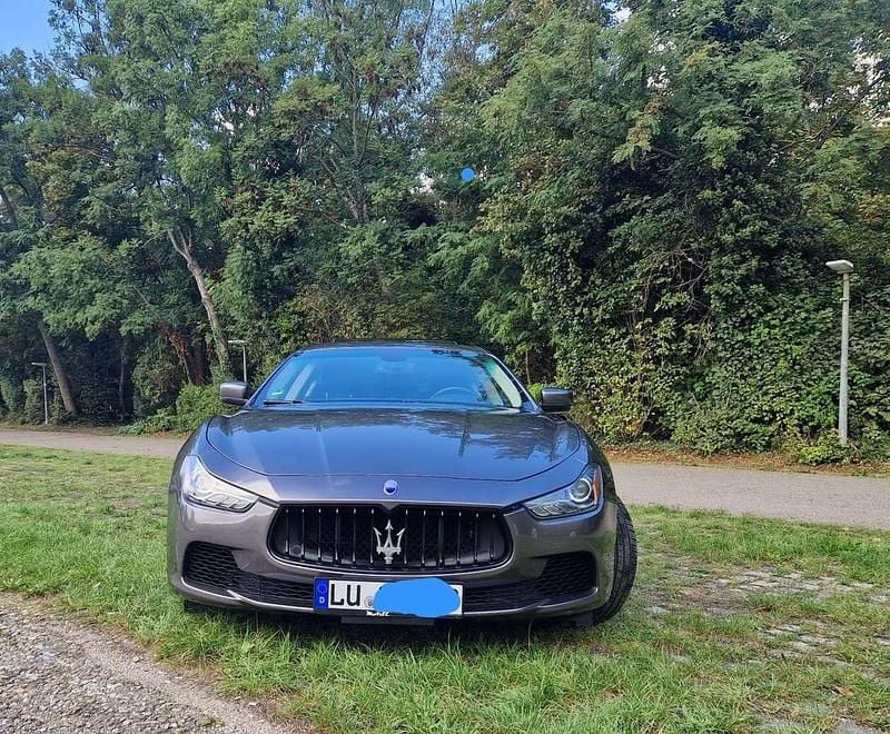 Grau Gebraucht 2016 Maserati Ghibli Coupé | 29.900 € (Guter Preis) - Bild 1/4