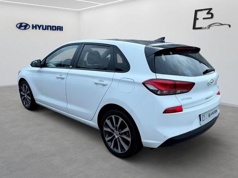 Gebraucht Hyundai i30 Turbo 120 PS (88 kW) 2019 Weiß Limousine
