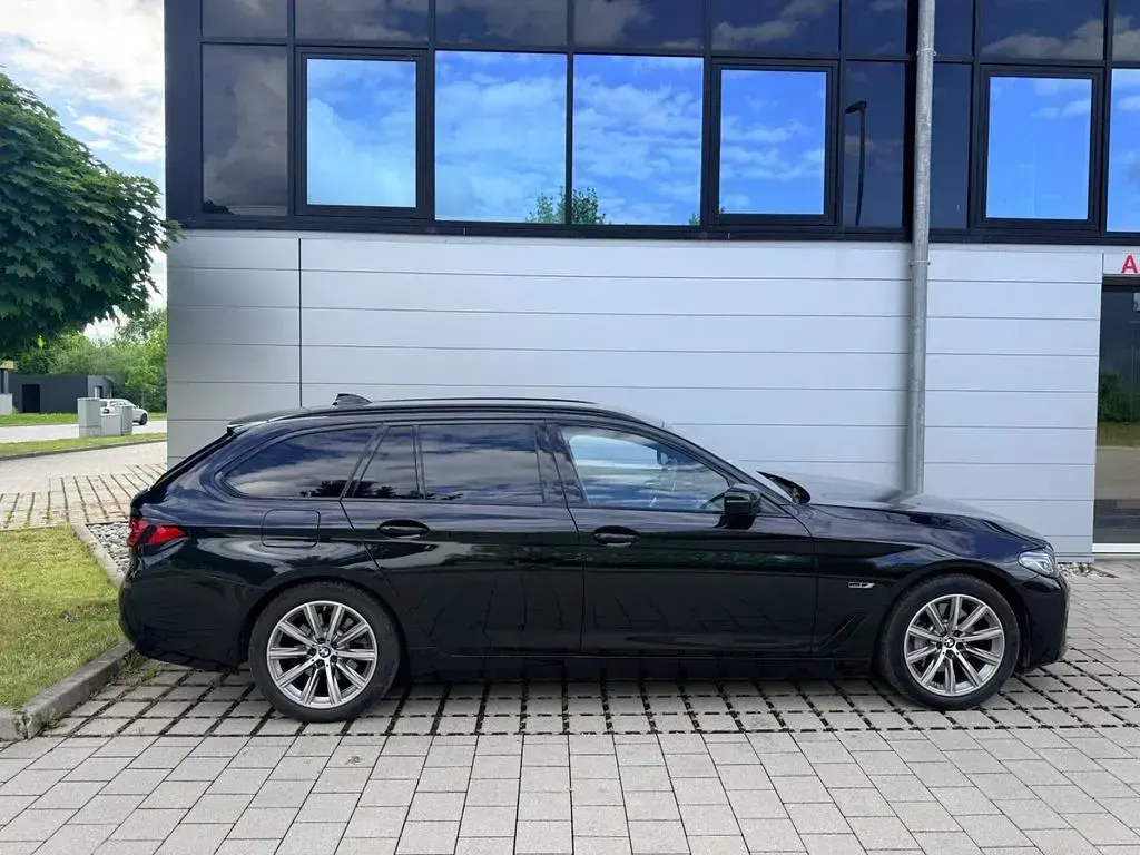 Gebraucht BMW 530e Sport Line 184 PS (135 kW) 2022 Schwarz Kombi