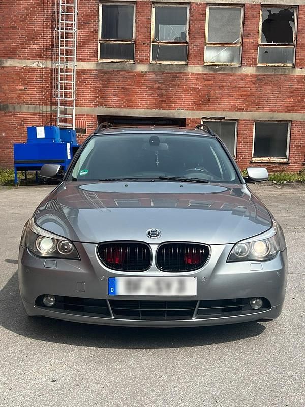 Gebraucht BMW 525 215 PS (158 kW) 2005 Grau Kombi