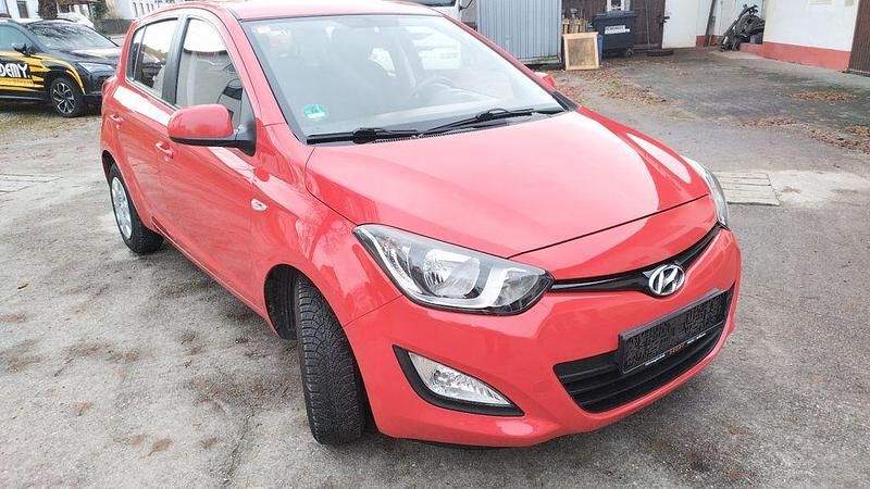 Gebraucht Hyundai i20 Trend 86 PS (63 kW) 2012 Rot Limousine