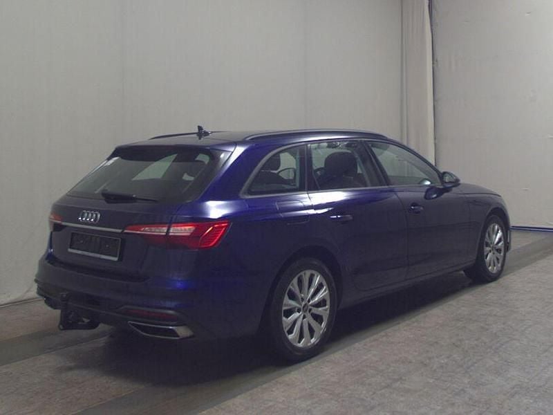 Gebraucht Audi A4 Basis 204 PS (150 kW) 2022 Blau Kombi