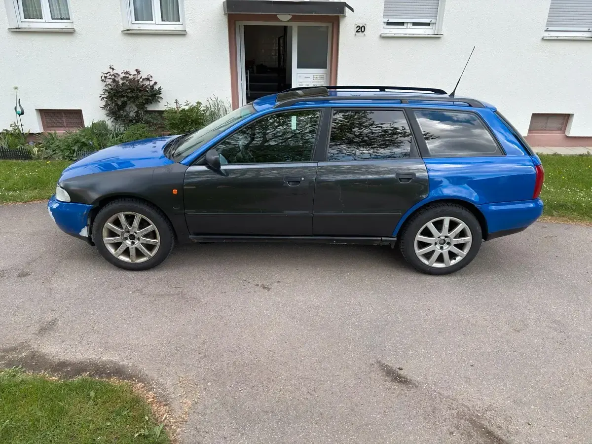 Gebraucht Audi A4 150 PS (110 kW) 1996 Blau Kombi