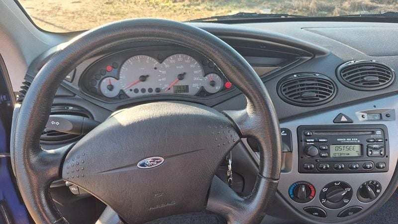 Gebraucht Ford Focus 75 PS (55 kW) 1998 Violet Limousine