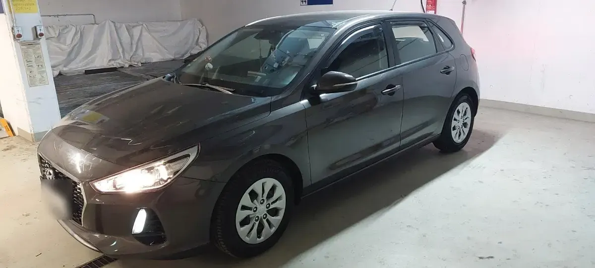 Gebraucht Hyundai i30 101 PS (74 kW) 2018 Braun Limousine