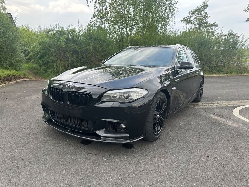 Schwarz Gebraucht 2011 BMW 530 M Sport Kombi | 12.900 € - Bild 1/4