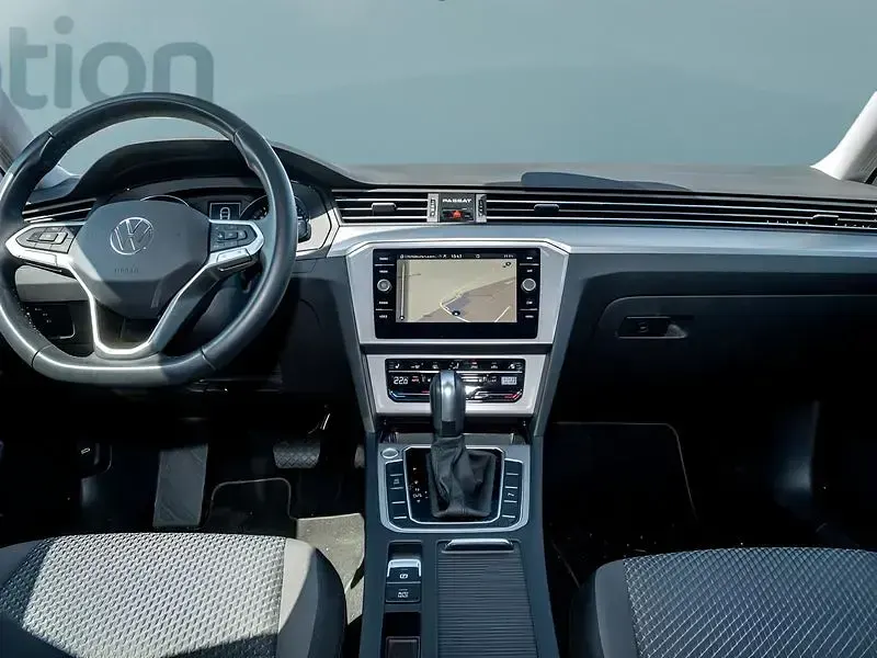 Gebraucht VW Passat 150 PS (110 kW) 2023 Weiß Kombi