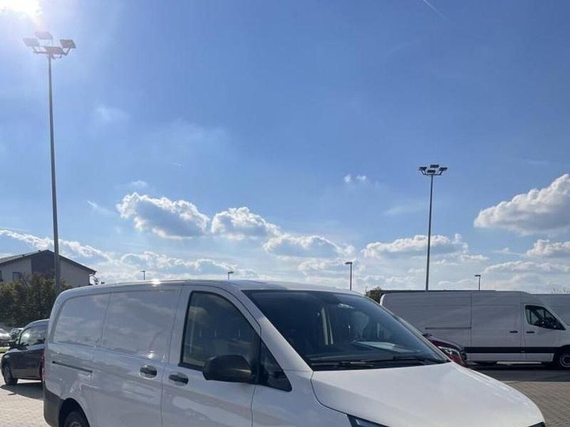 Gebraucht Mercedes Vito 102 PS (75 kW) 2023 Weiß Van