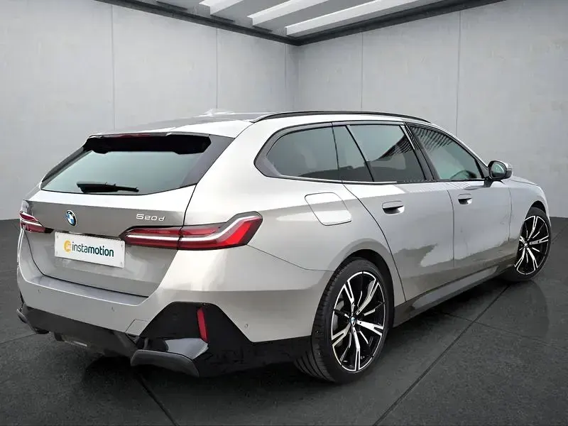 Gebraucht BMW 520 197 PS (144 kW) 2025 Grau Kombi