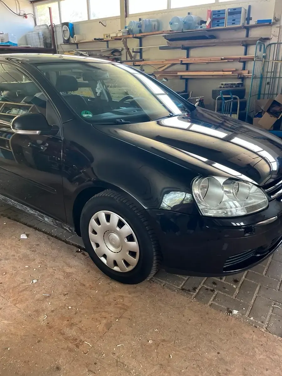 Gebraucht VW Golf V 102 PS (75 kW) 2005 Schwarz Kleinwagen