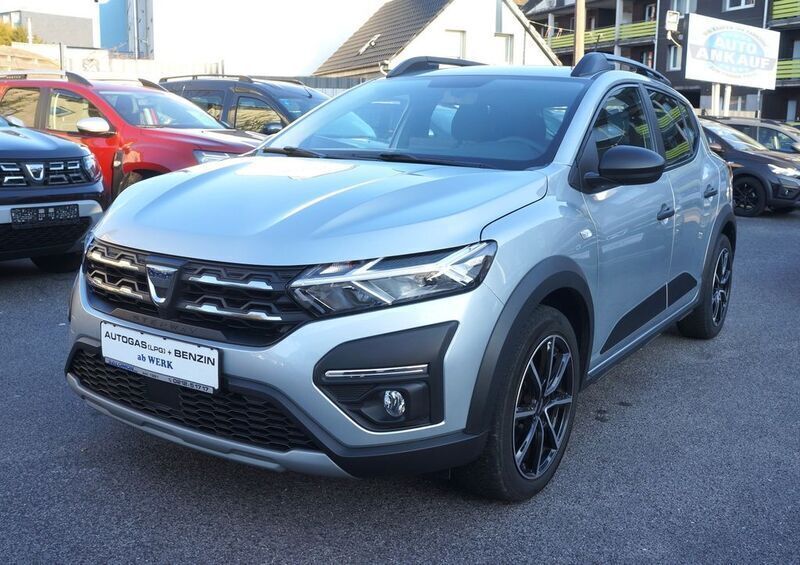 Highlandgraumetallic (metallic) Gebraucht 2022 Dacia Sandero Stepway Kleinwagen | 14.480 € (Fairer Preis) - Bild 1/4