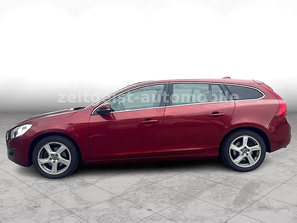 Gebraucht Volvo V60 Summum 163 PS (119 kW) 2010 Rot Kombi