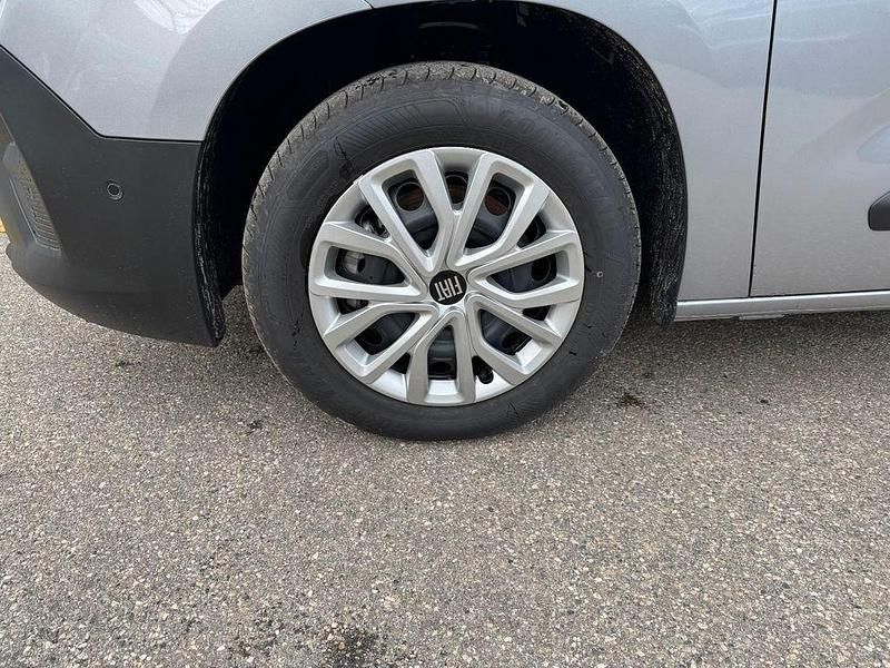 Neu Fiat Doblò 102 PS (75 kW) 2025 Grau Van / Kleinbus