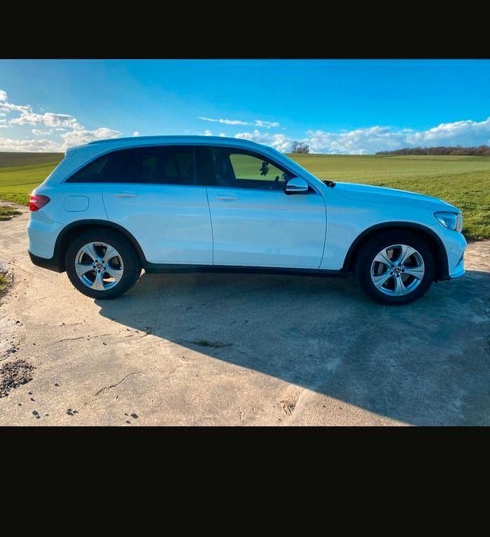 Weiß Gebraucht 2019 Mercedes GLC250 SUV | 29.300 € (Fairer Preis) - Bild 1/4