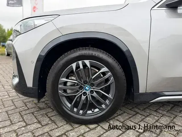 Gebraucht BMW iX1 xLine 279 kW (380 PS) 2023 Spacesilber SUV