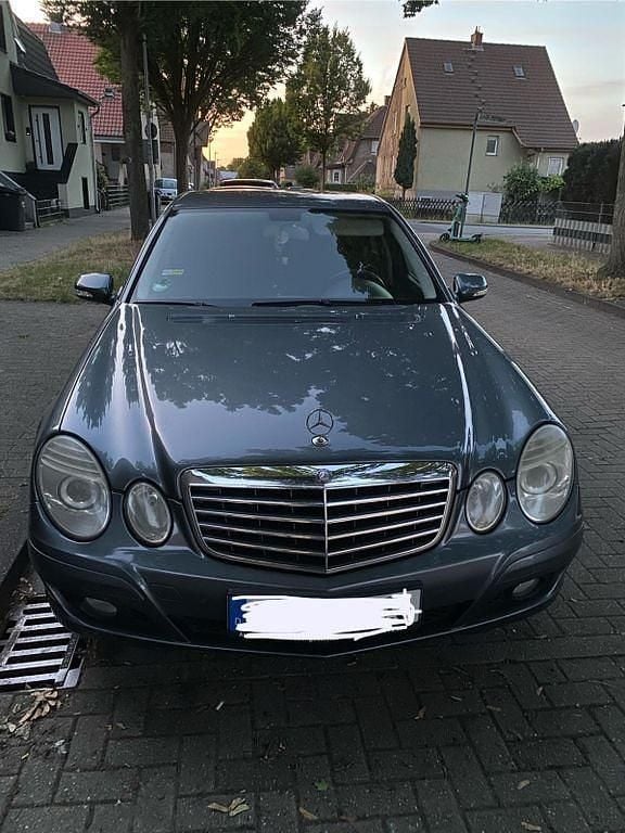 Second-hand Mercedes E200 140 CP (102 kW) 2008 Gri Berlinǎ