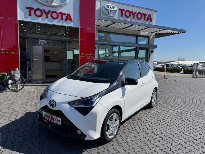 Super white 2 Gebraucht 2021 Toyota Aygo Kleinwagen | 6.990 € (Superpreis) - Bild 1/4