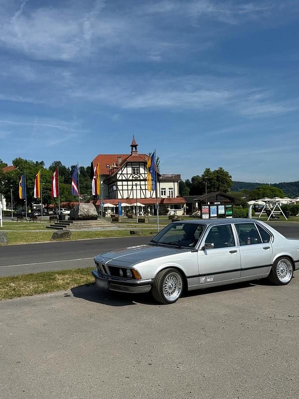 Second-hand BMW 730 183 CP (134 kW) 1977 Argintiu Berlinǎ