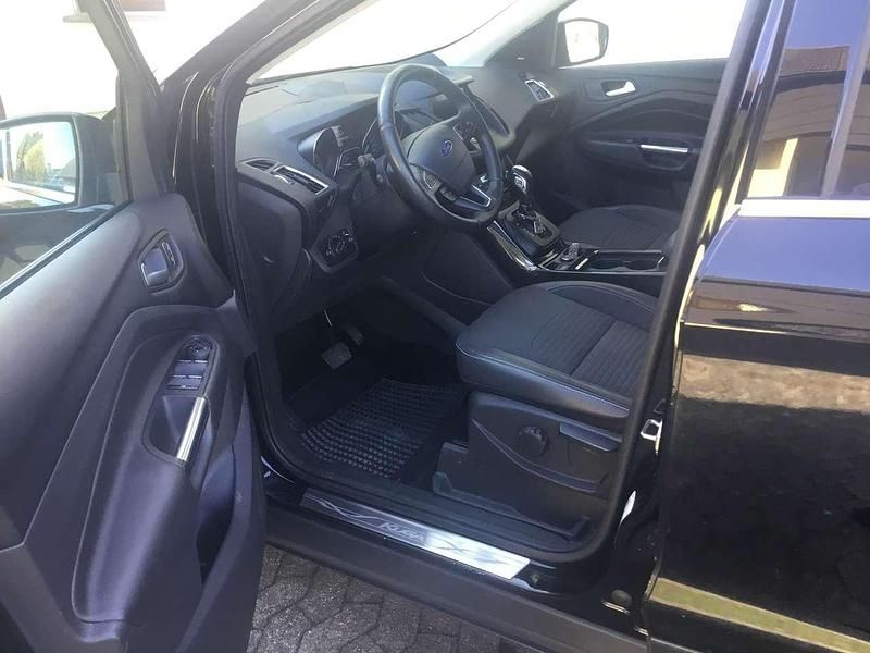 Gebraucht Ford Kuga Titanium 175 PS (128 kW) 2019 Schwarz SUV