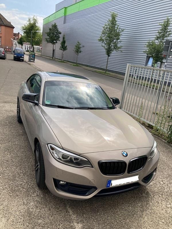 Andere farben Gebraucht 2016 BMW 220 Sport Line Coupé | 20.490 € (Fairer Preis) - Bild 1/4