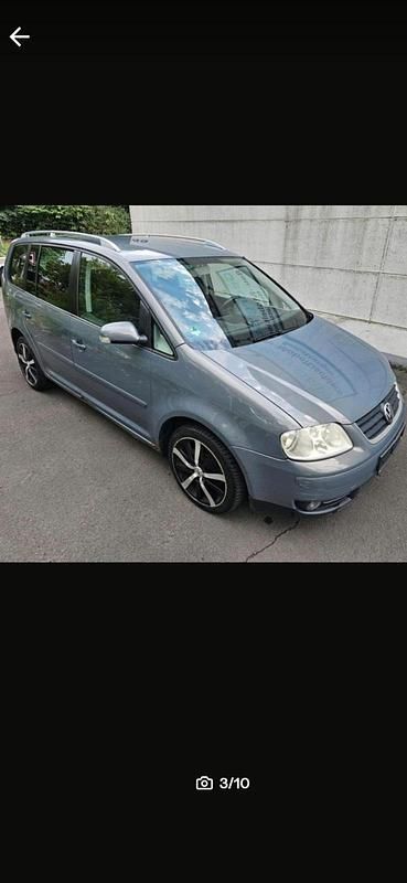 Grau Gebraucht 2004 VW Touran Van / Kleinbus | 750 € (Superpreis) - Bild 1/4