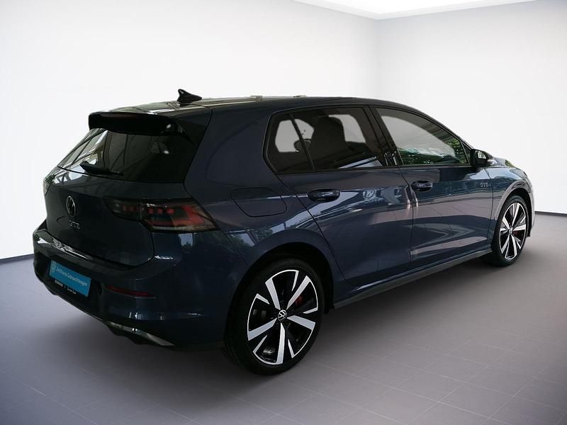 Gebraucht VW Golf GTE 177 PS (130 kW) 2024 Anemonenblau / schwarz uni (dachfarbe) Limousine