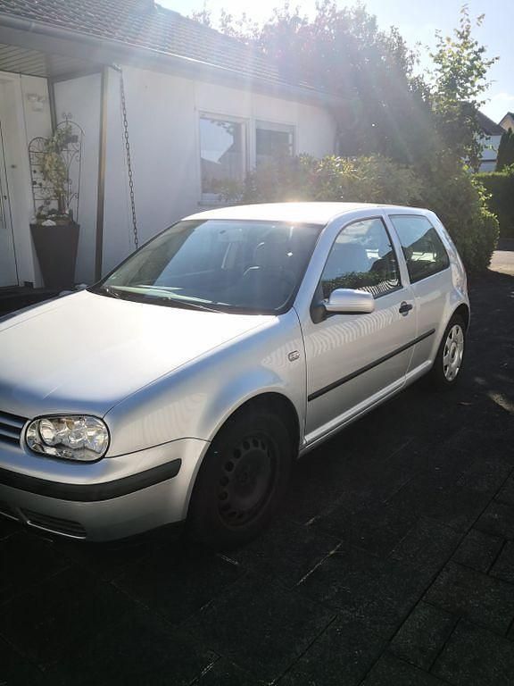 Grau Gebraucht 2001 VW Golf IV Edition Limousine | 2.300 € (Guter Preis) - Bild 1/4