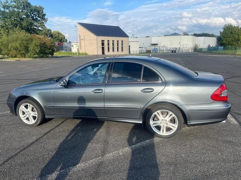Gebraucht Mercedes E280 200 PS (147 kW) 2009 Silber Limousine
