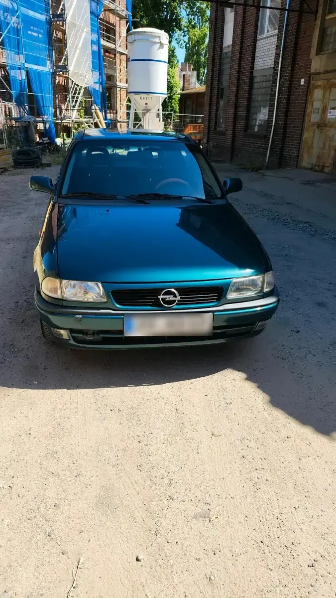 Gebraucht Opel Astra 75 PS (55 kW) 1997 Grün Kleinwagen