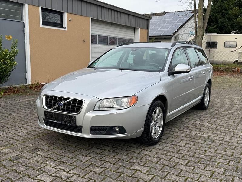 Silber Gebraucht 2009 Volvo V70 Momentum Kombi | 7.500 € (Fairer Preis) - Bild 1/4