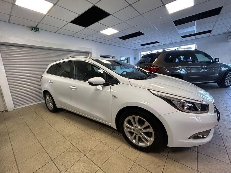 Gebraucht Kia Ceed Sportswagon FIFA World Cup Edition 135 PS (99 kW) 2014 Weiß Kombi