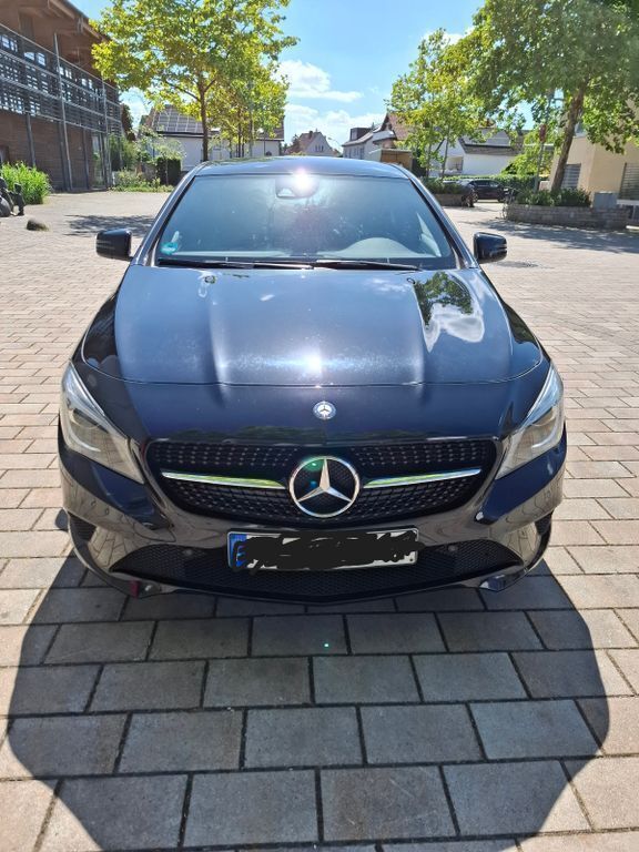 Schwarz Gebraucht 2015 Mercedes CLA250 Urban Limousine | 22.999 € (Fairer Preis) - Bild 1/4