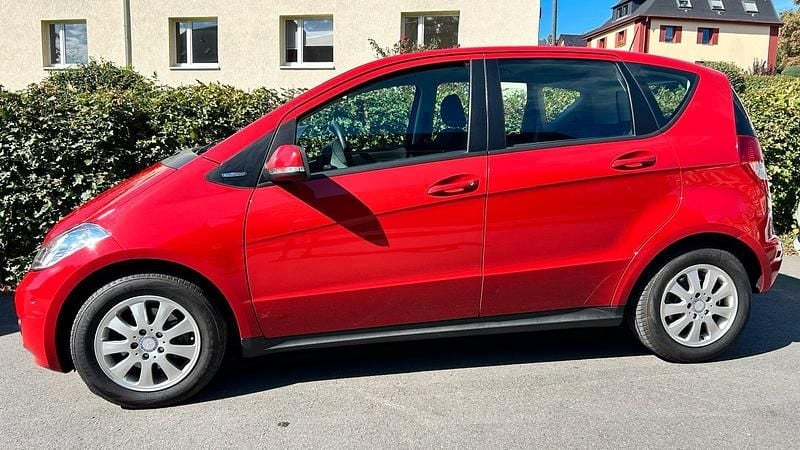 Gebraucht Mercedes A180 116 PS (85 kW) 2010 Rot Kleinwagen