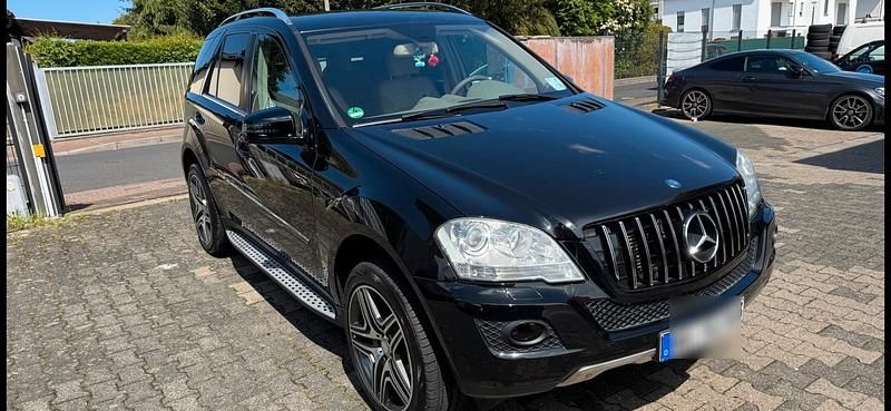 Schwarz Gebraucht 2009 Mercedes 350 SUV | 11.200 € - Bild 1/4