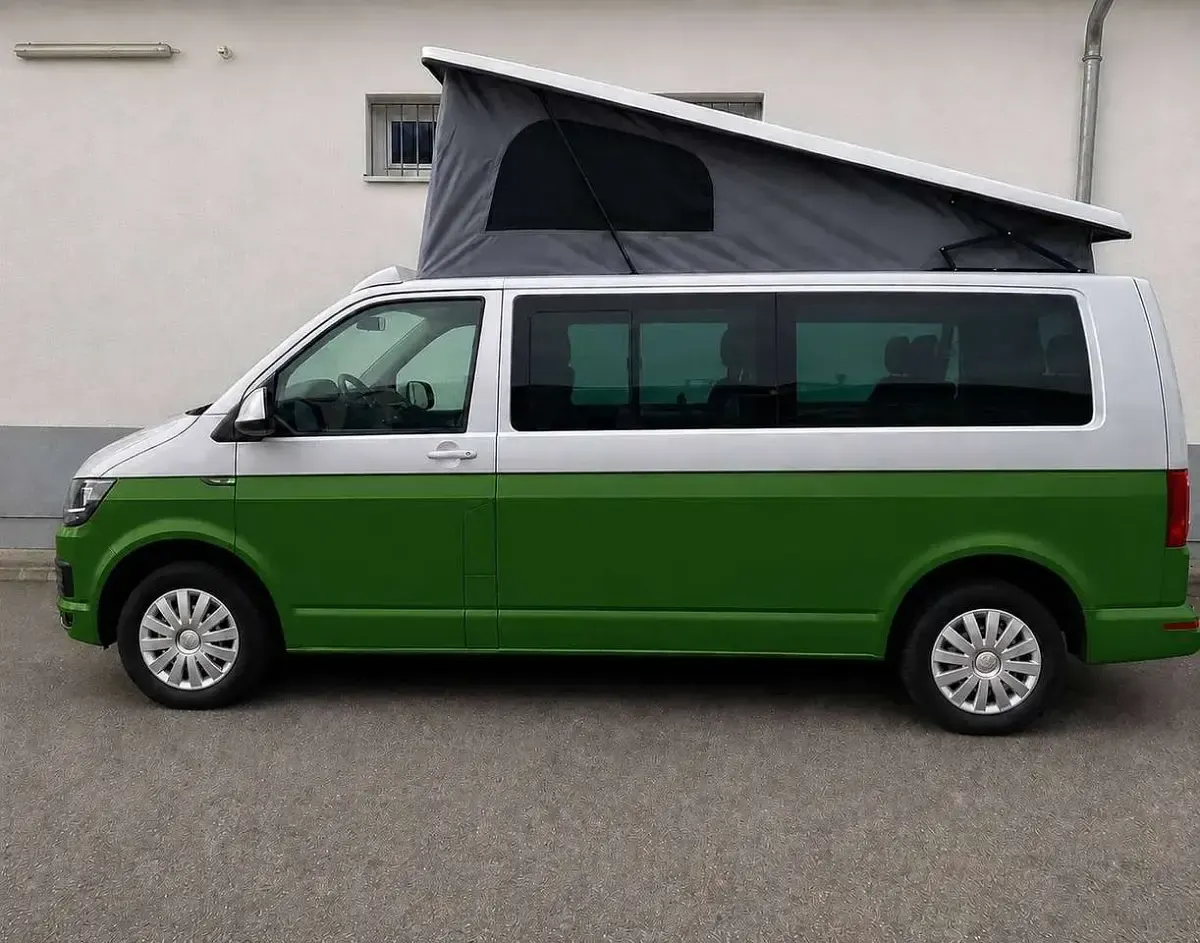 Gebraucht VW California California 150 PS (110 kW) 2019 Silbergrau / grün foliert opt Van