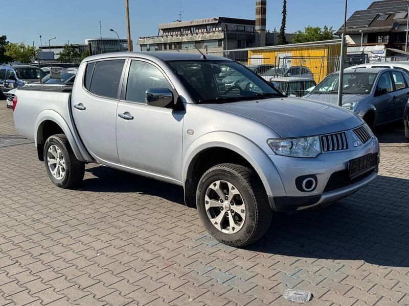 Silber Gebraucht 2012 Mitsubishi L200 Intense Abholung | 7.900 € - Bild 1/4