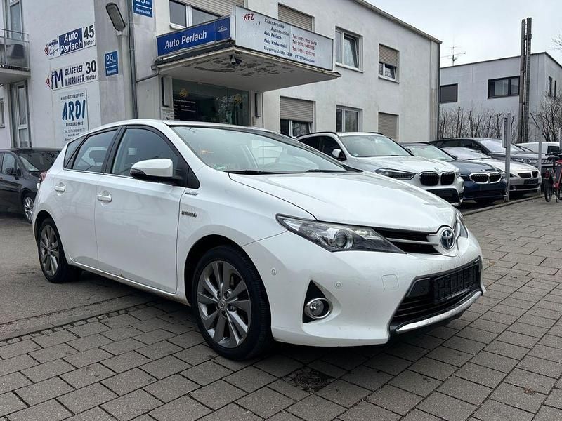 Gebraucht Toyota Auris Hybrid Life+ 99 PS (72 kW) 2014 Weiß Limousine