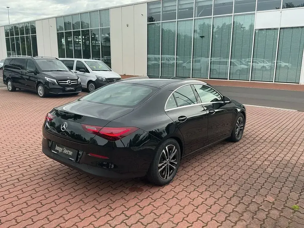 Gebraucht Mercedes CLA200 Advanced 163 PS (119 kW) 2024 Unilack nachtschwarz Coupé