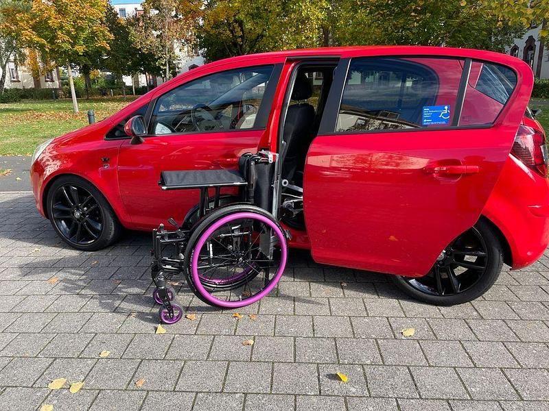 Rot Gebraucht 2011 Opel Corsa Limousine | 8.250 € (Teuer) - Bild 1/4