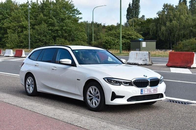Gebraucht BMW 320e Advantage 204 PS (150 kW) 2021 Weiß Kombi